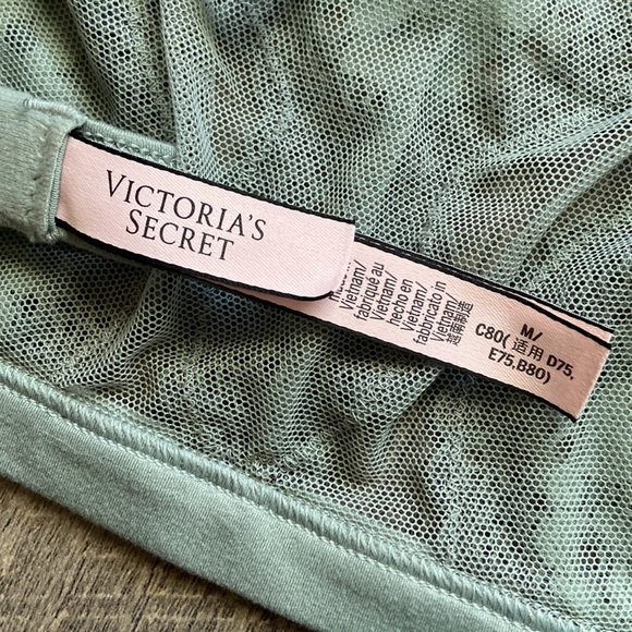 Victoria’s Secret Lace Plunge Unlined Demi Bralette - Picture 7 of 9
